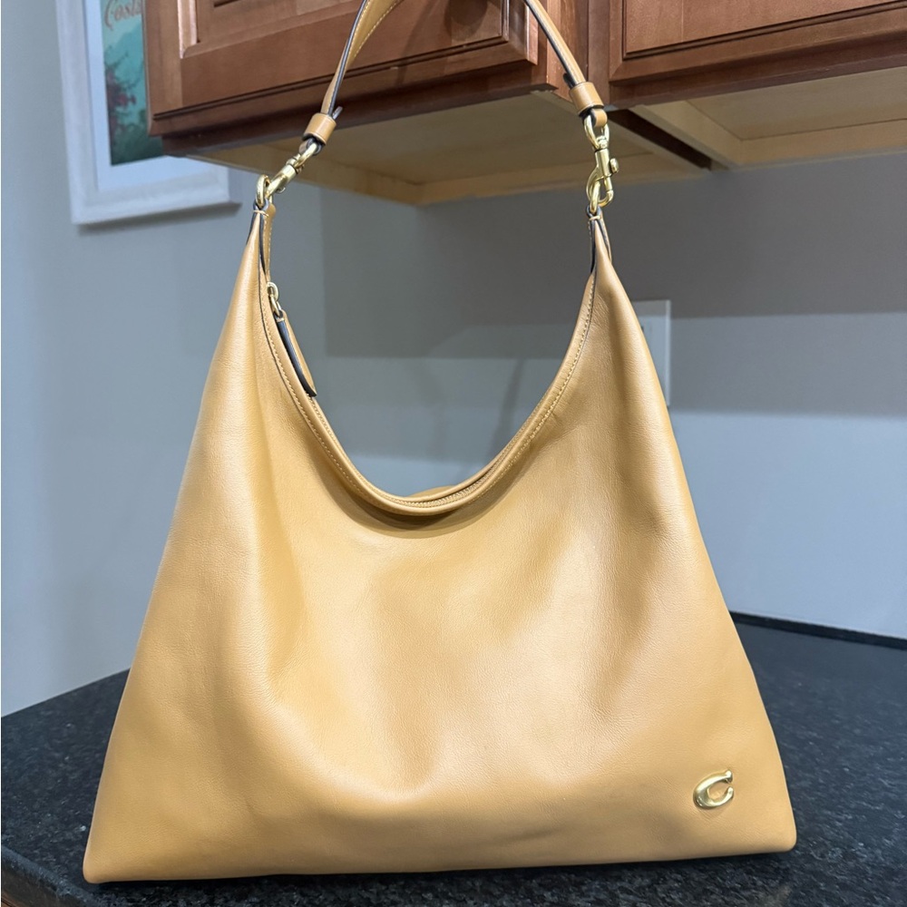 Chic Tan Leather Shoulder Bag